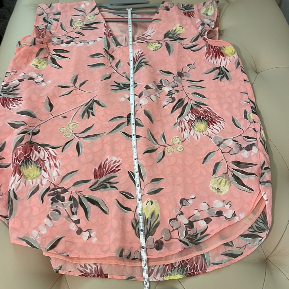 NWOT Loft Pink Floral Flutter Cap Sleeve Shell top blouse sz. Small - Picture 9 of 12